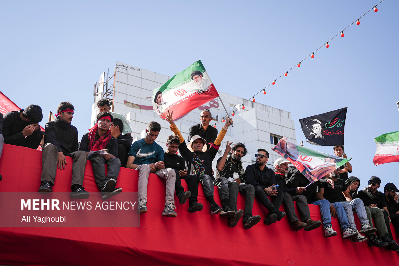 تشییع پیکر رهبر شهید انقلاب در مشهد - ۷