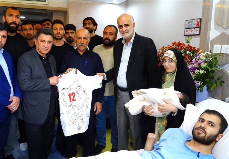 پیراهن تیم ملی، هدیه ملی‌پوشان به جانباز جنگ تحمیلی سوم+ تصاویر