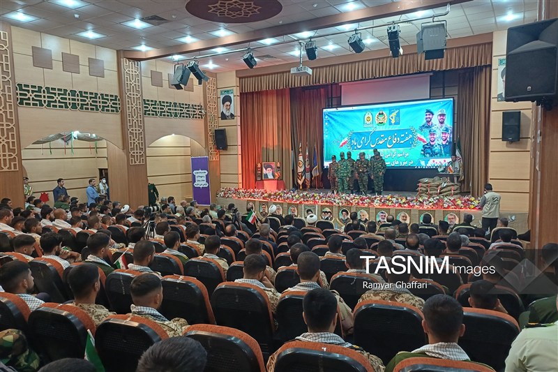 پشت قاب یک مراسم؛ روایت تسنیم از بزرگداشت روز سرباز در کردستان+فیلم