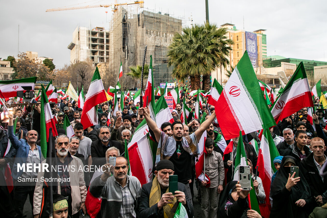 تجمع مردمی «تا پای جان برای ایران» در میدان فلسطین