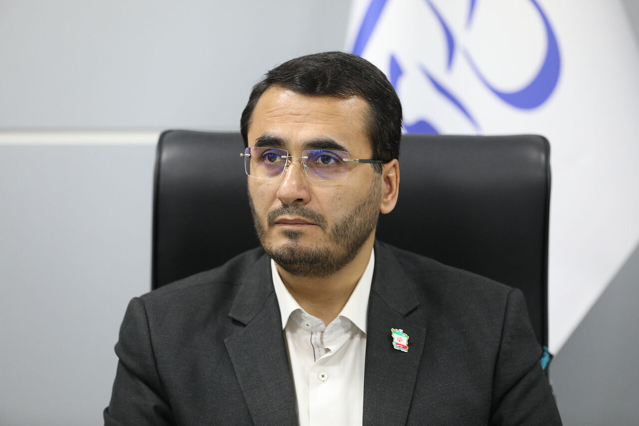 متفکرآزاد: تنگه هرمز از کنترل ایران خارج نخواهد شد