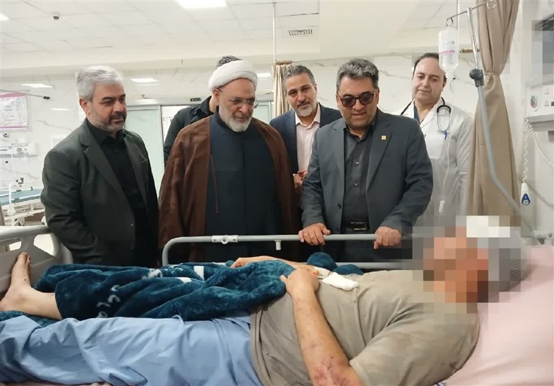 رئیس‌کل دادگستری سمنان بر بالین مجروحان حملات تروریستی دیروز حاضر شد