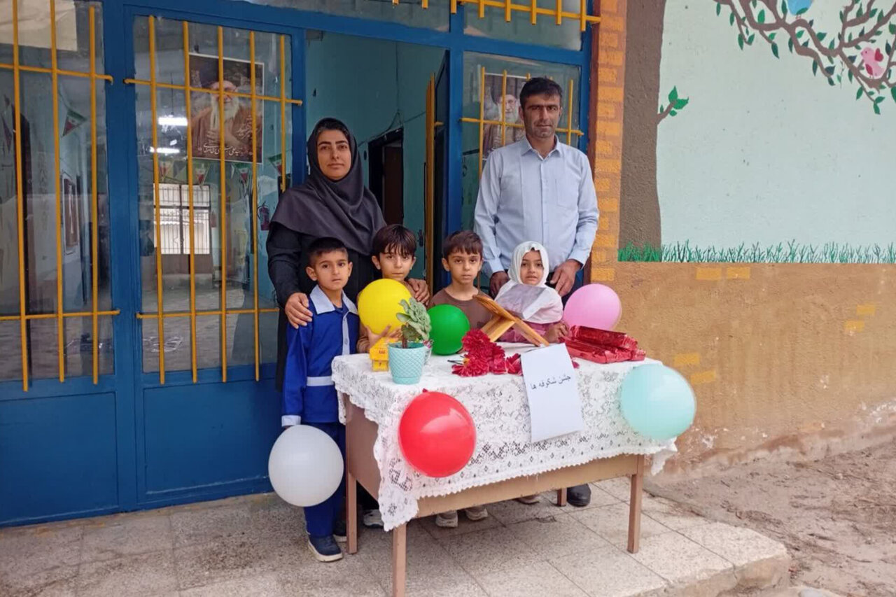 زنگ مهر در کوچکترین مدرسه بام کجور
