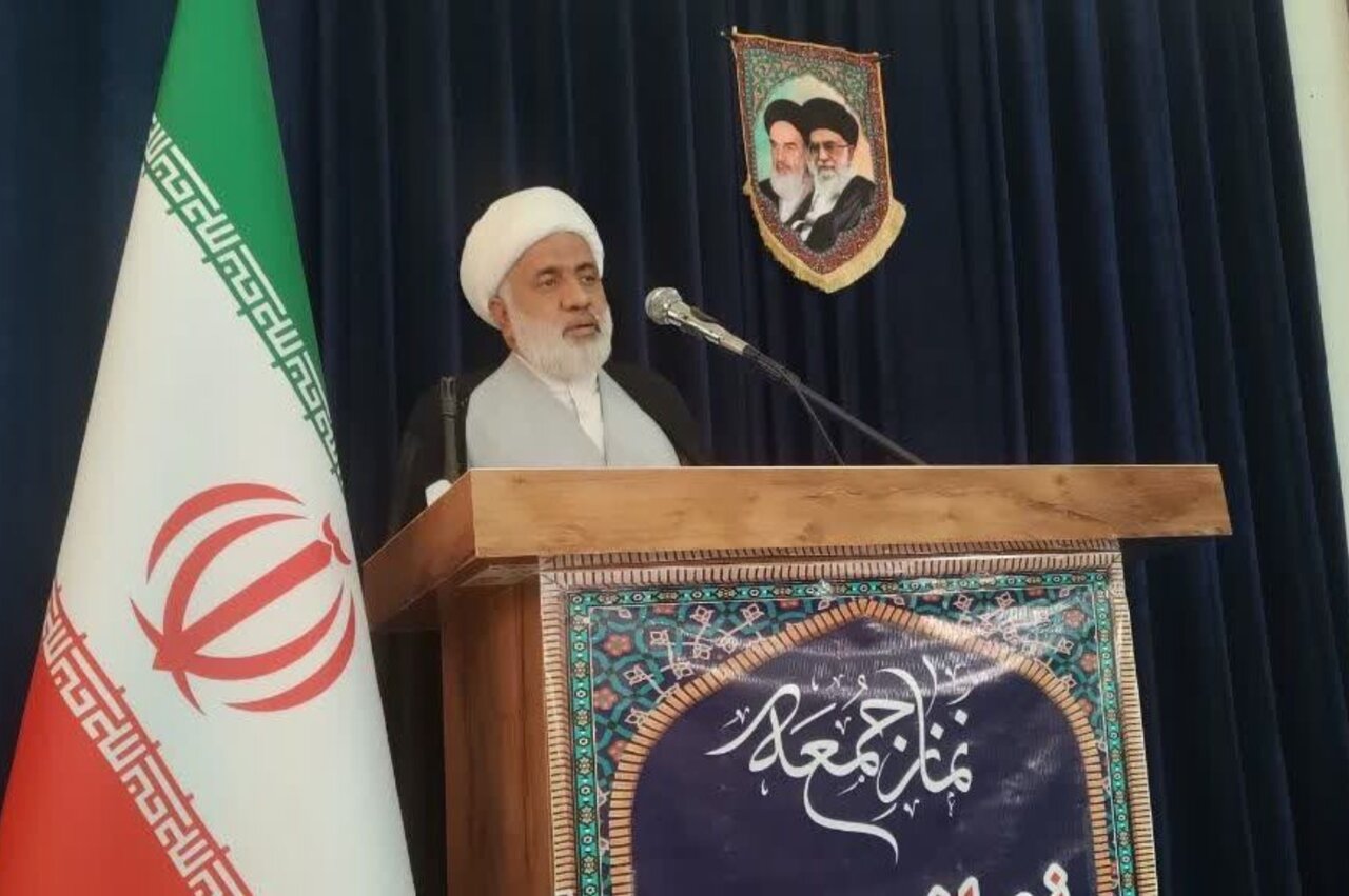 امام جمعه بشاگرد: دیپلماسی همزمان با تقویت توان دفاعی دنبال می‌شود