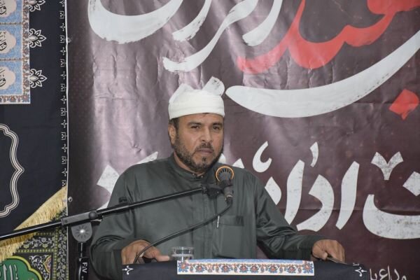 امام جمعه اهل سنت عسلویه: وحدت و تبعیت از ولایت  ضامن عزت امت است