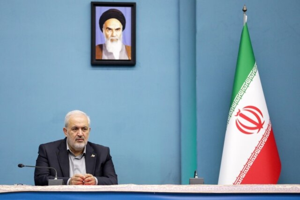 وزیر نیرو: مردم از درآمد نیروگاه‌های خورشیدی بهره می‌برند