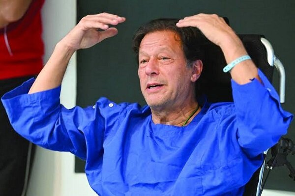 عمران‌خان در پی حکم دادگاه عالی از زندان به بیمارستان منتقل شد