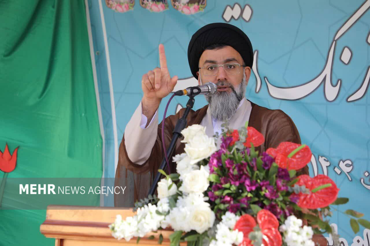 امام جمعه پیشوا: تحریم ها عامل اصلی مشکلات اقتصادی است