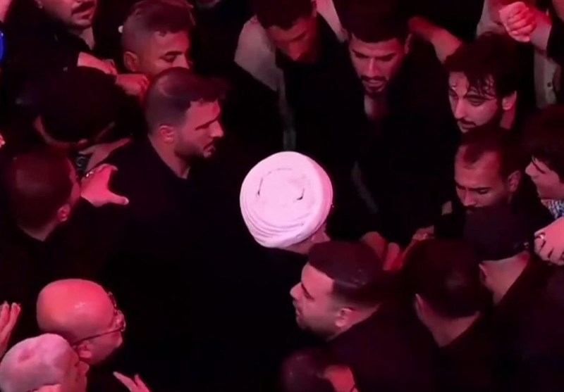 اقامه نماز بر پیکر امام شهید در حرم سیدالشهدا (ع)