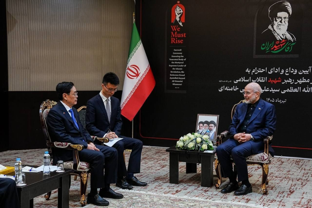 ارتقای روابط راهبردی ایران و چین ضروری است/ اجازه دخالت آمریکا در تنگه هرمز را نمی‌دهیم