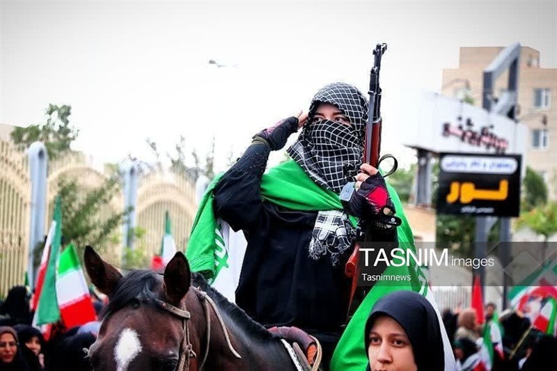«جان‌فدایان ایران» در زنجان؛ از سلام نظامی تا قدم‌های کوچک