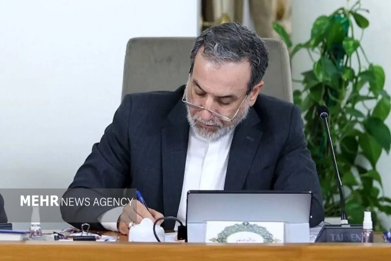 عراقچی خواستار گفتگوی افغانستان و پاکستان برای حل اختلافات شد