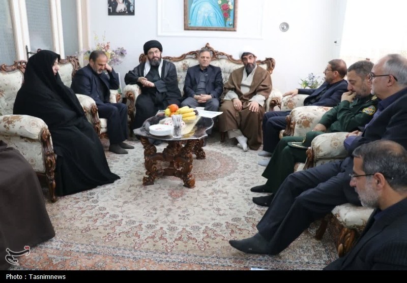 دیدار مسئولان زنجان با خانواده شهدای «جنگ رمضان»