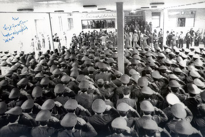 عکسی که کمر رژیم پهلوی را شکست / روزی که گلوله ها مسیرشان را عوض کردند