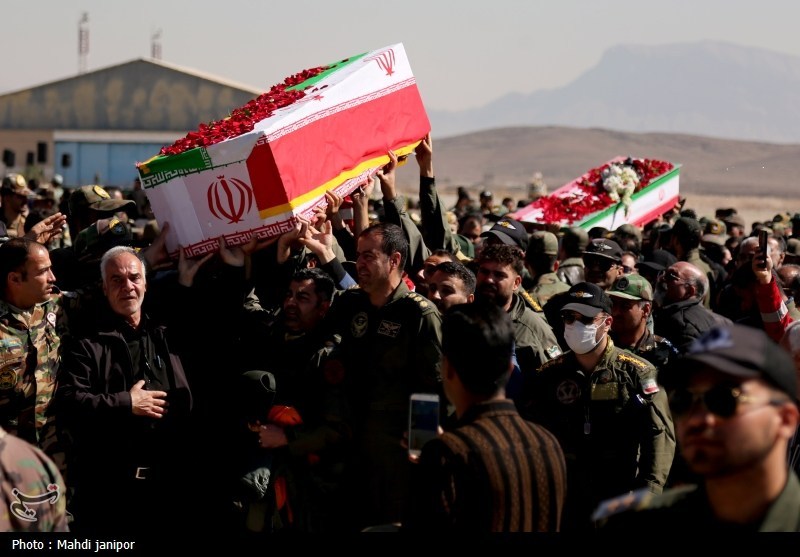 بدرقه پیکر دو خلبان شهید در مرکز آموزش هوانیروز ارتش  اصفهان+فیلم