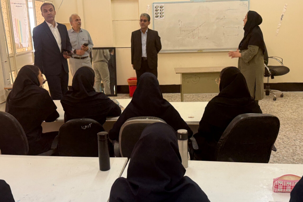 حسین پور: زیرساخت‌های آموزشی خارگ برای تحصیل دانش‌آموزان آماده است