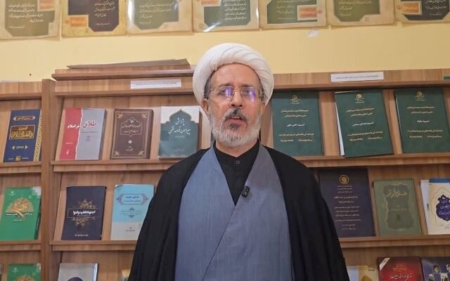 مدیر مرکز اسلامی بوشهر: رهبر شهید معمار وحدت و عزت ملت بود