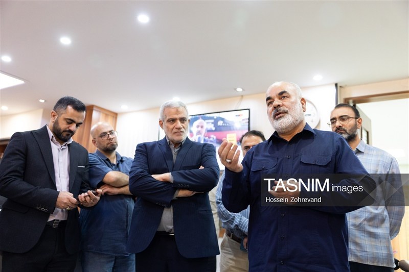 فرمانده نیروی زمینی سپاه از خبرگزاری تسنیم بازدید کرد