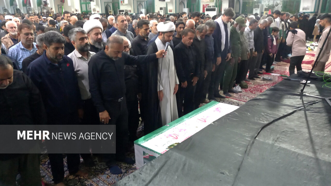 تشییع و تدفین شهید رسانه ملی «عباس فرزاد» در بندرعباس