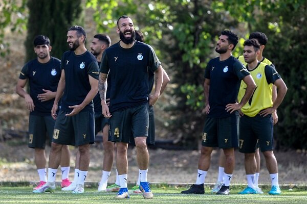 تمرین استقلال با دو دستیار ایرانی/ حیدری و غفوری روی نیمکت مقابل مس