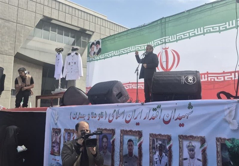 تشییع پیکر 8 شهید ناوشکن دنا در مشهد/ یک شهید مفقود الاثر است