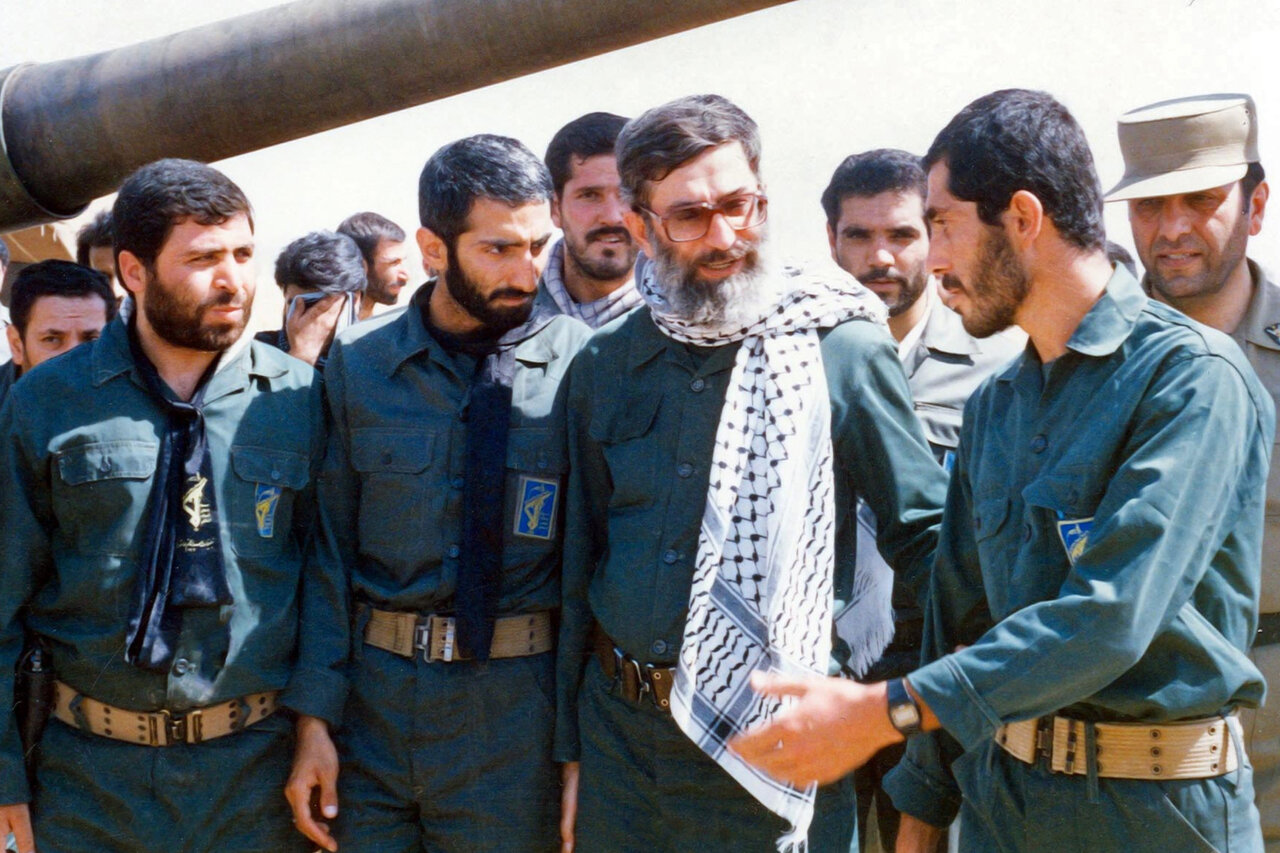 رونمایی از دست‌نوشته تاریخی رهبر شهید؛ سندی فاخر از مجاهدت کادر درمان
