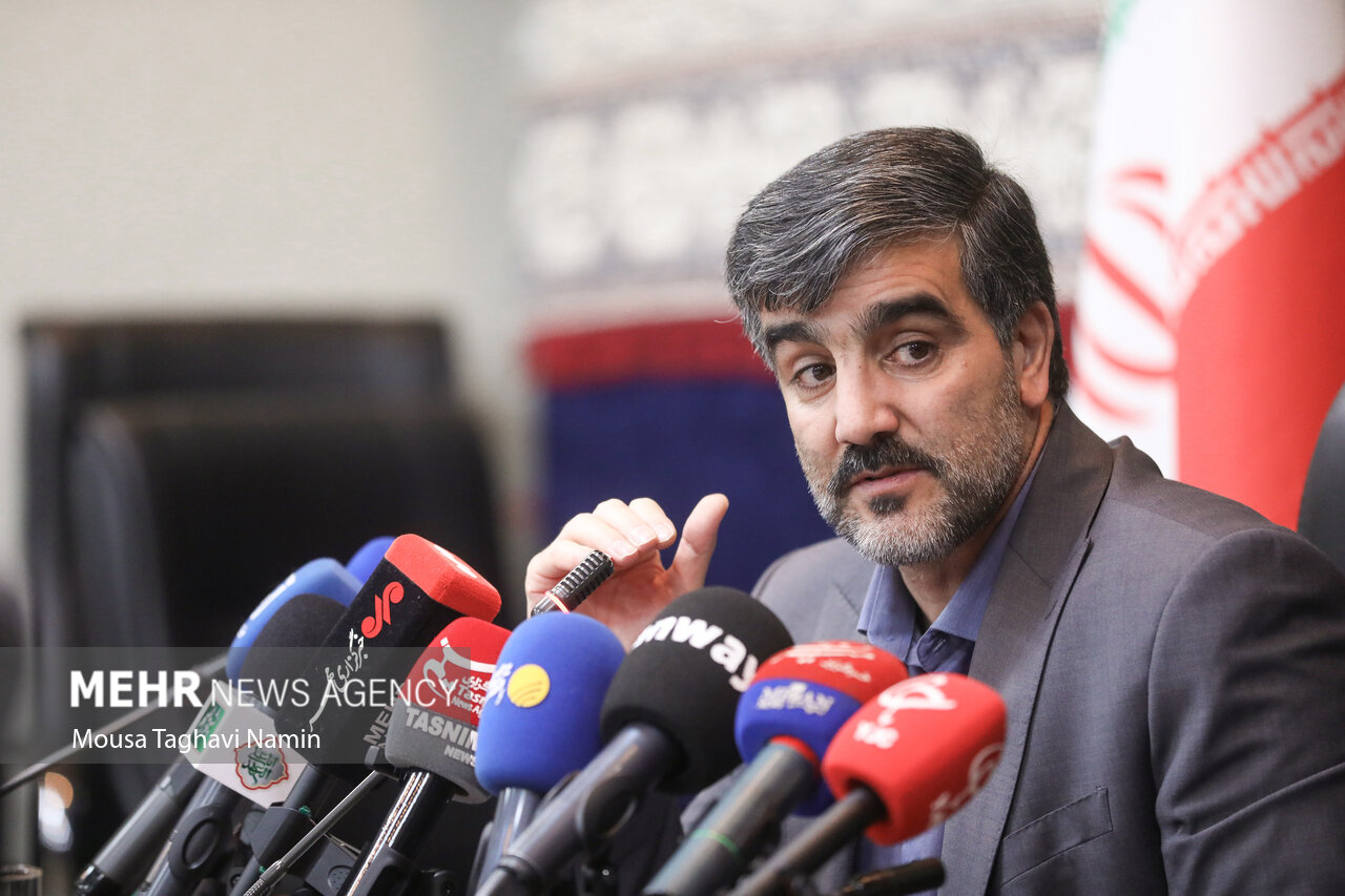 اکبری: تردد کامیون‌ها در مرز بازرگان به هزار دستگاه می‌رسد