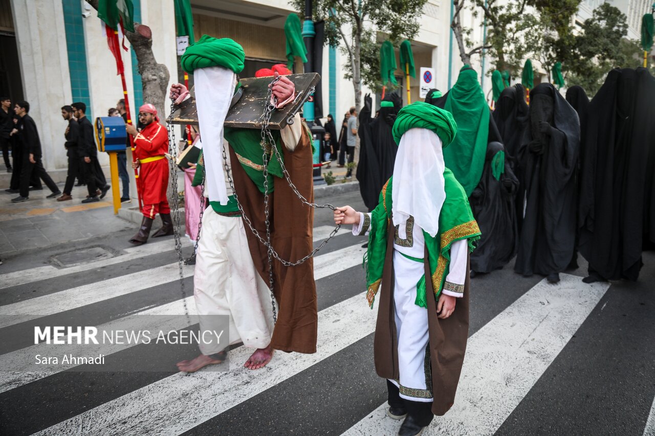 حرکت کاروان نمادین اسرای کربلا در مشهد