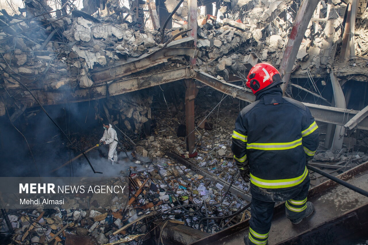 پایان جست‌وجو در پرند؛ پیکر سومین کارگر از زیر آوار بیرون کشیده شد