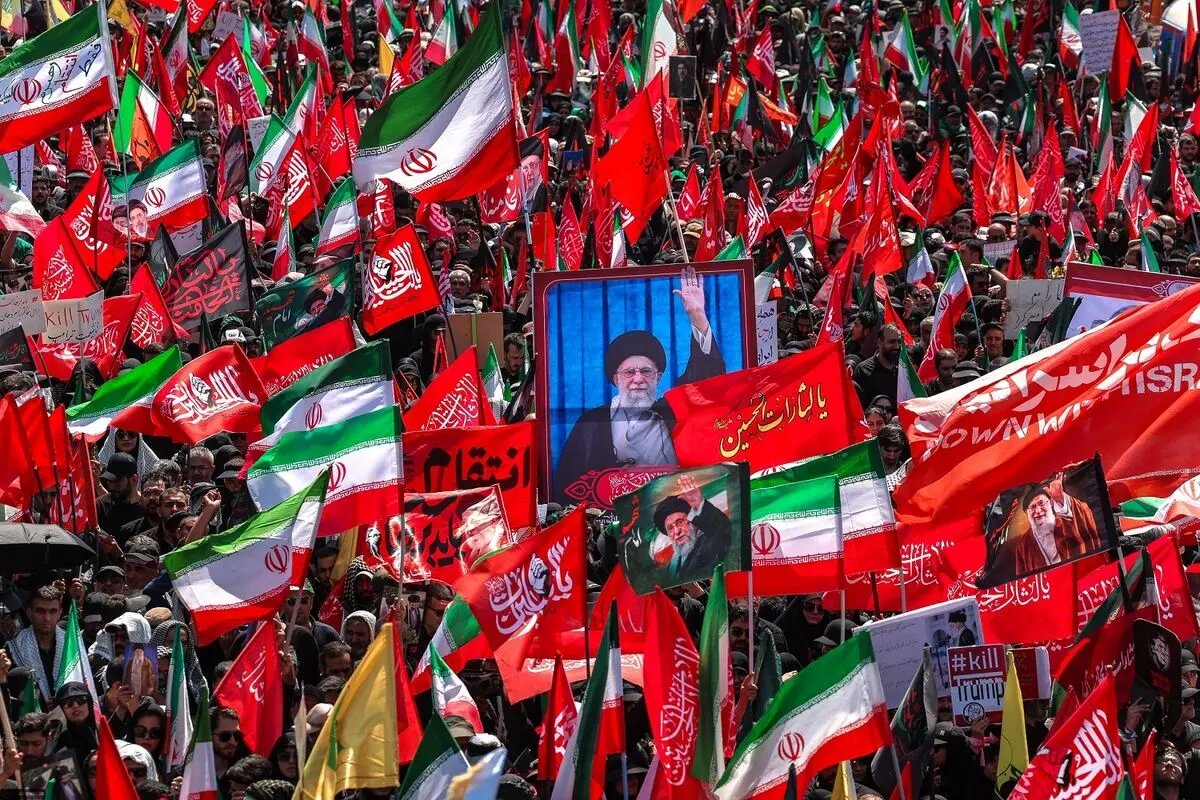 قیام  به احترام آقای شهیدمان