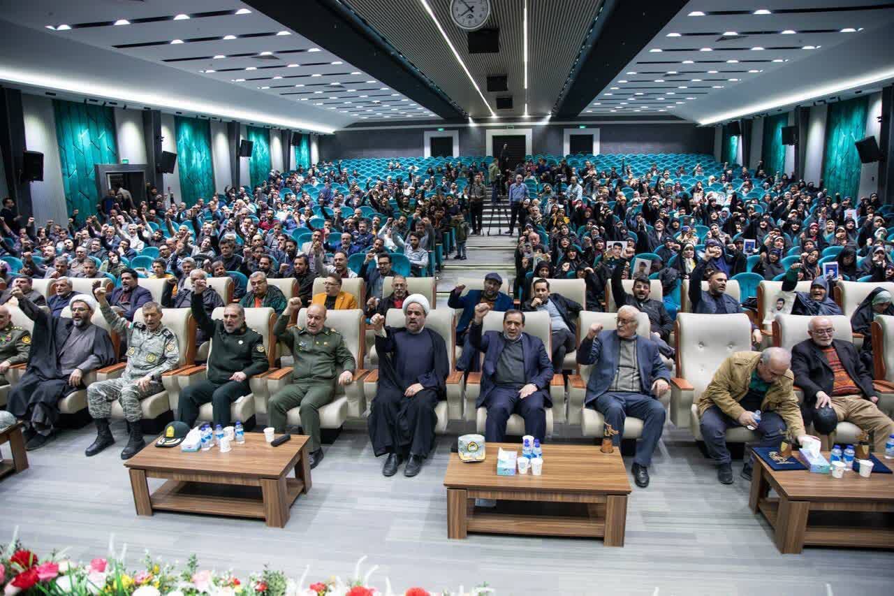 150 هنرمند در جشنواره «مشهور» با آرمان های انقلاب بیعت کردند.