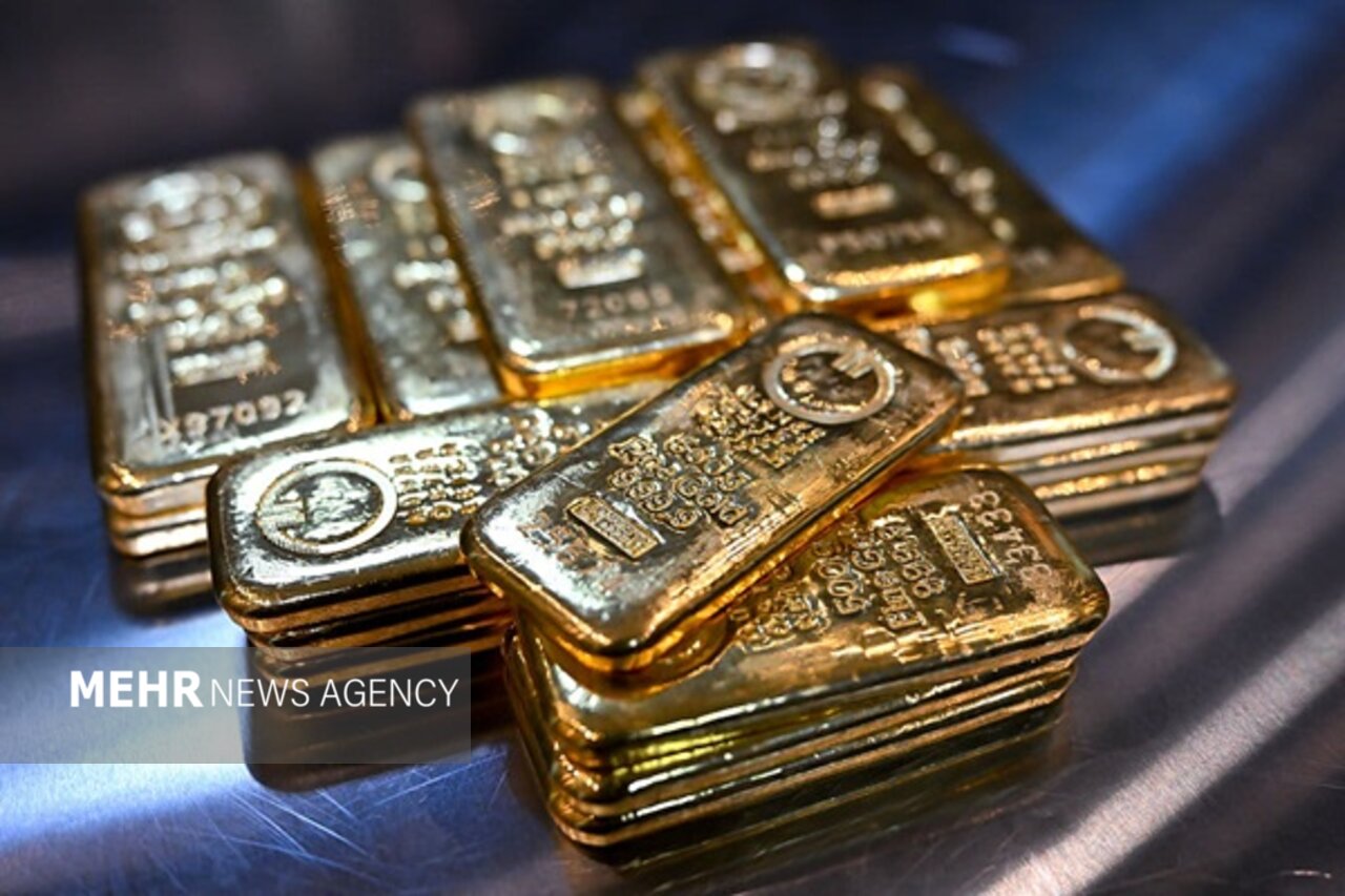 کاهش قیمت طلا در بازارهای جهانی هم‌زمان با تقویت شاخص دلار