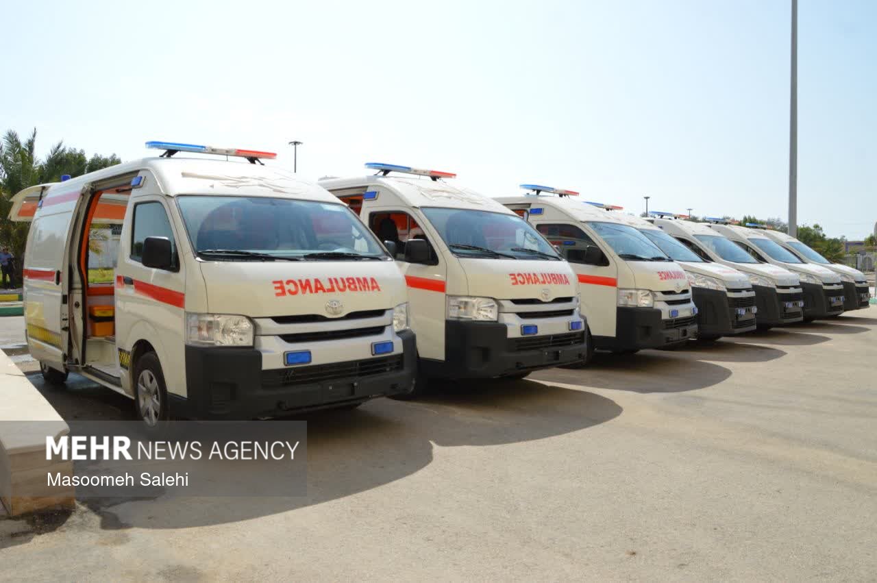 تیم‌های عملیاتی اورژانس در محل آتش‌سوزی آبادان حضور دارند