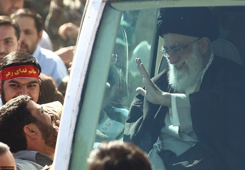 نهضت زنده است، چون خامنه‌ای زنده است