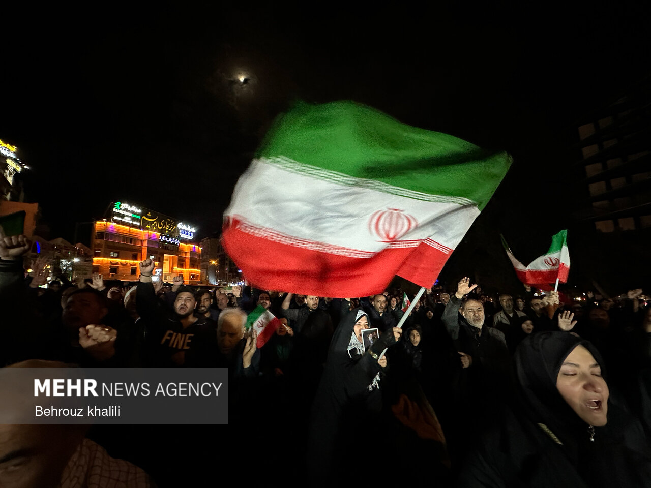 حضور آحاد ملت در میادین  تهران در اقامه عزای شهادت رهبر معظم انقلاب