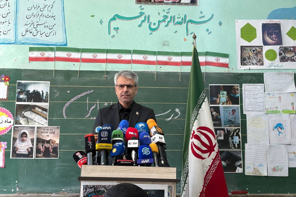 بقائی: رهبر کشور ما را در محل کار و در کنار خانواده‌شان، هدف قرار دادند/جنگ بر ما تحمیل شد