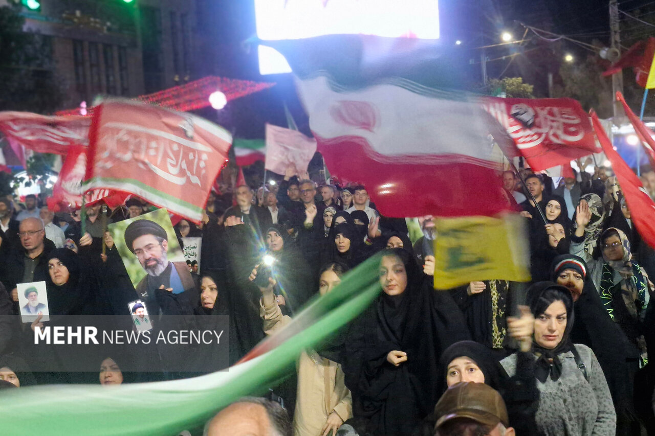 اردبیلی‌ها بار دیگر وفاداری خود را به انقلاب نشان دادند