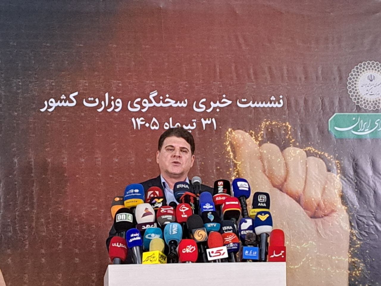 زینی‌وند: تأمین معیشت و رسیدگی به استان‌های جنوبی در اولویت دولت است