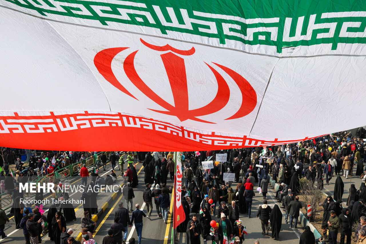 دعوت پزشکان از مردم برای حضور پرشور در راهپیمایی ۲۲ بهمن