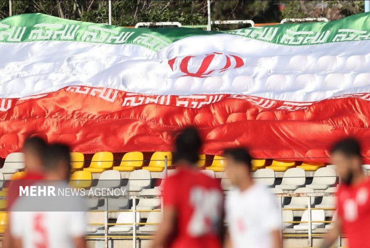 رونمایی از پیراهن تیم ملی فوتبال ایران در یکی از میادین تهران