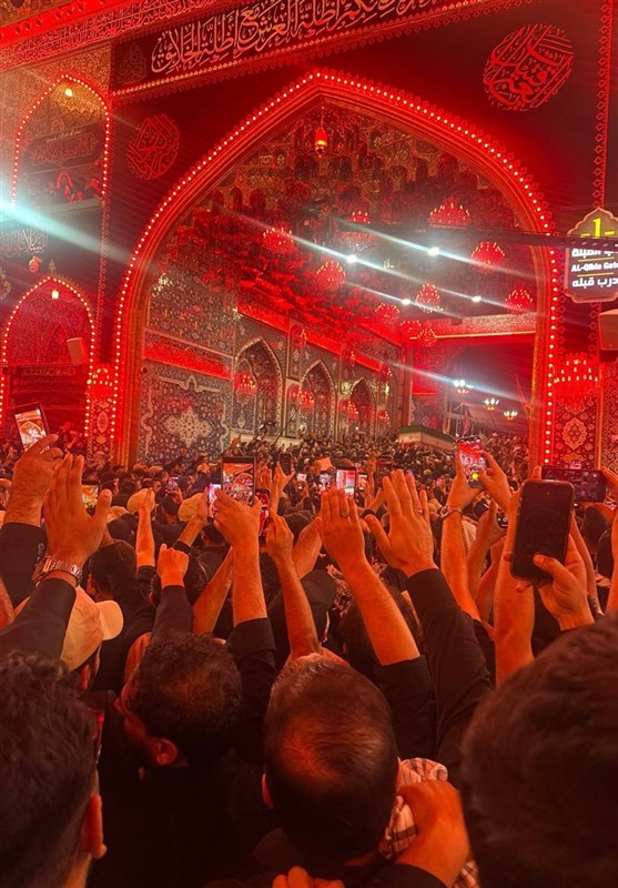 پیکر مطهر امام خامنه‌ای شهید وارد حرم مطهر امام حسین(ع) شد