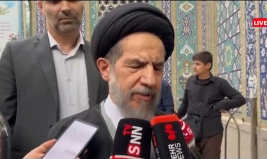 ابوترابی‌فرد: رهبر شهید نماد تواصی به حق و صبر بود
