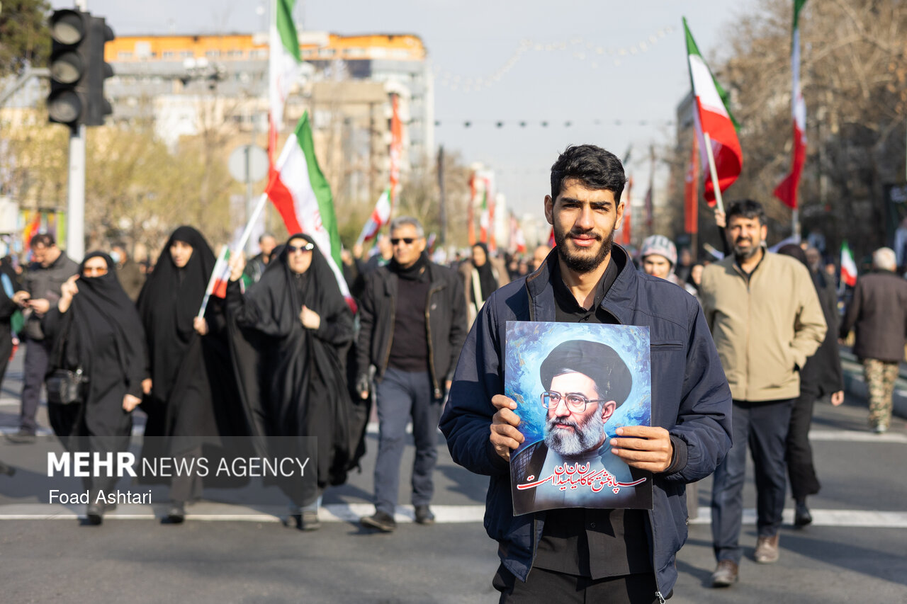 مراسم بیعت با سومین رهبر انقلاب اسلامی در تهران ـ ۲