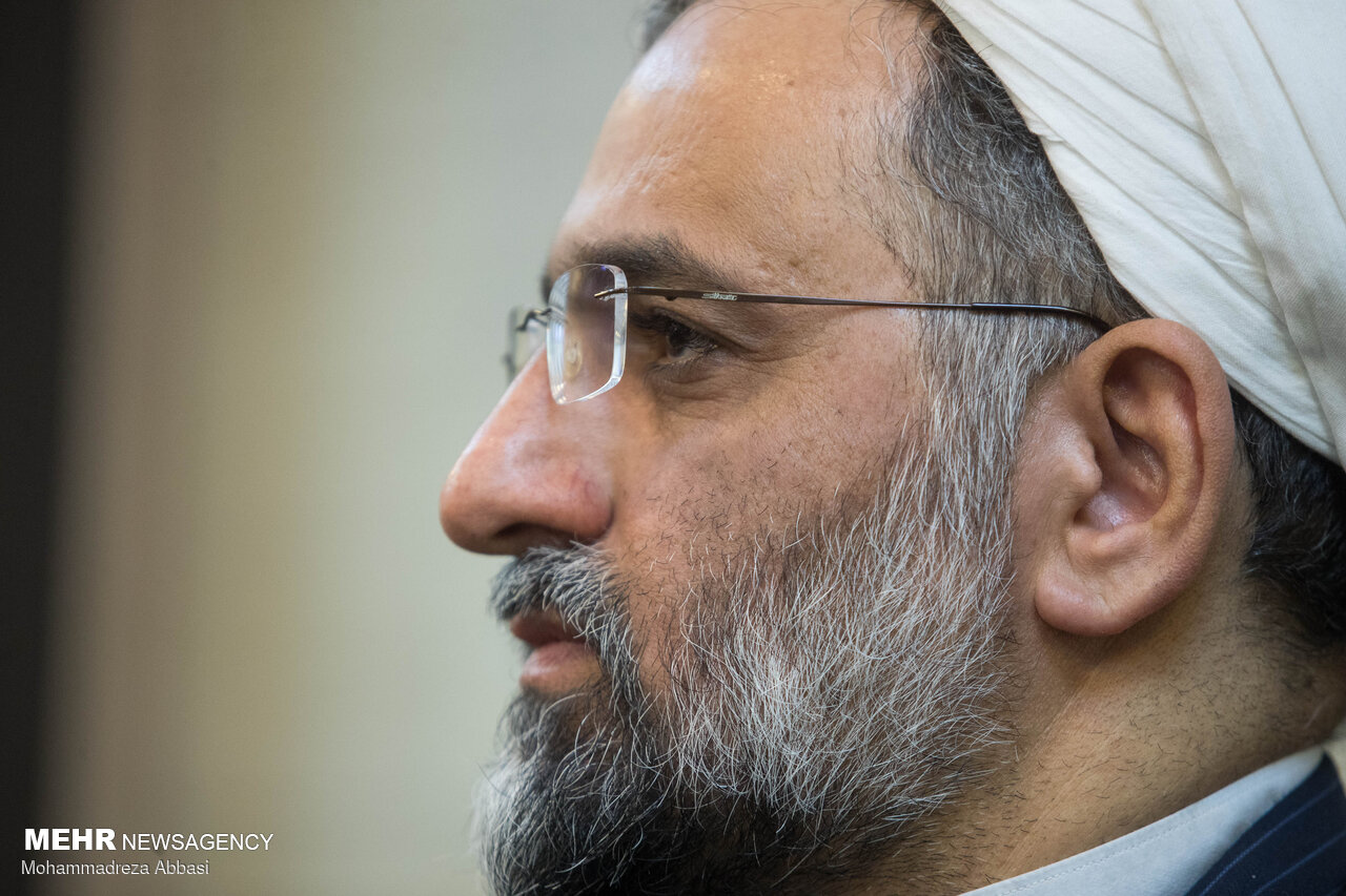 آیت الله محمودی گلپایگانی; او رابط هدایت معنوی و بصیرت انقلابی بود