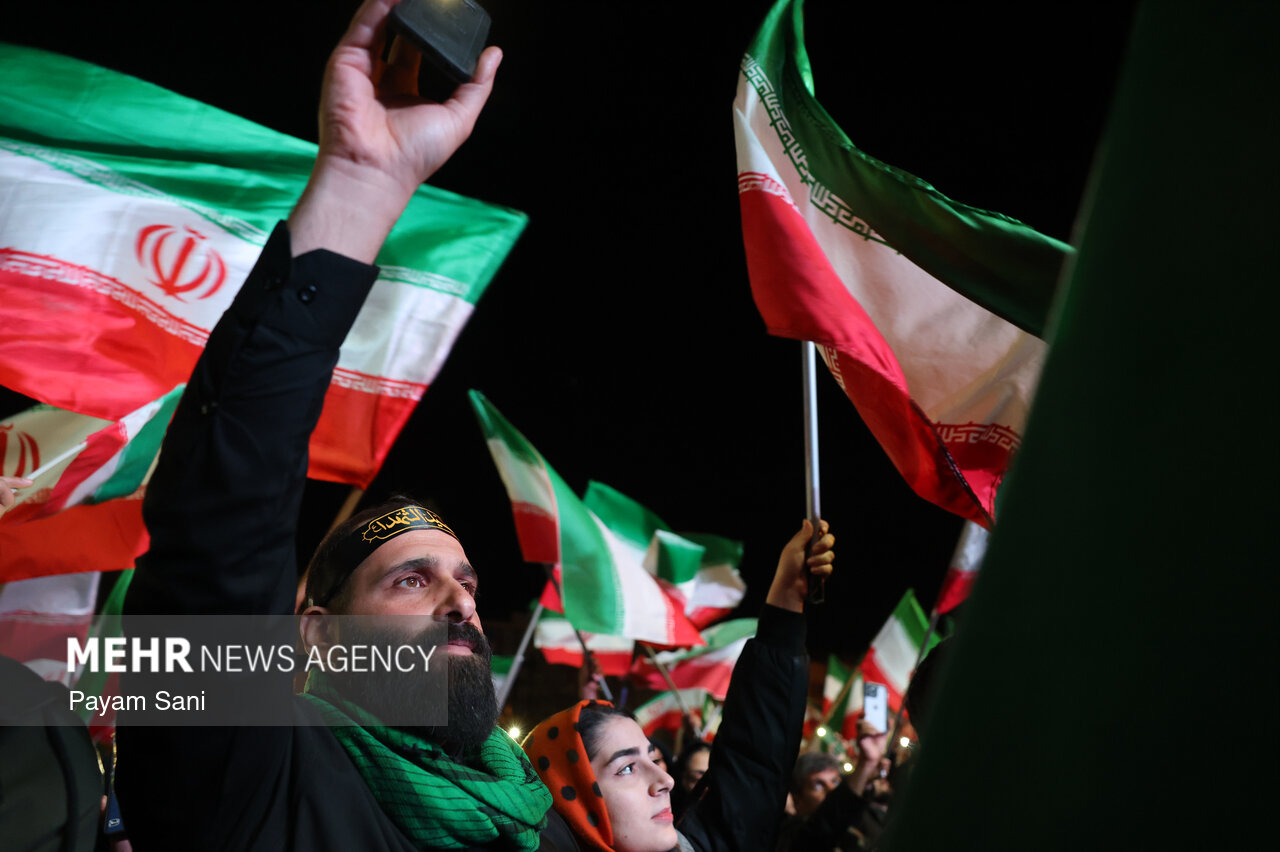 اجتماع حمایت از رزمندگان در مقابله با دشمن آمریکایی - صهیونی