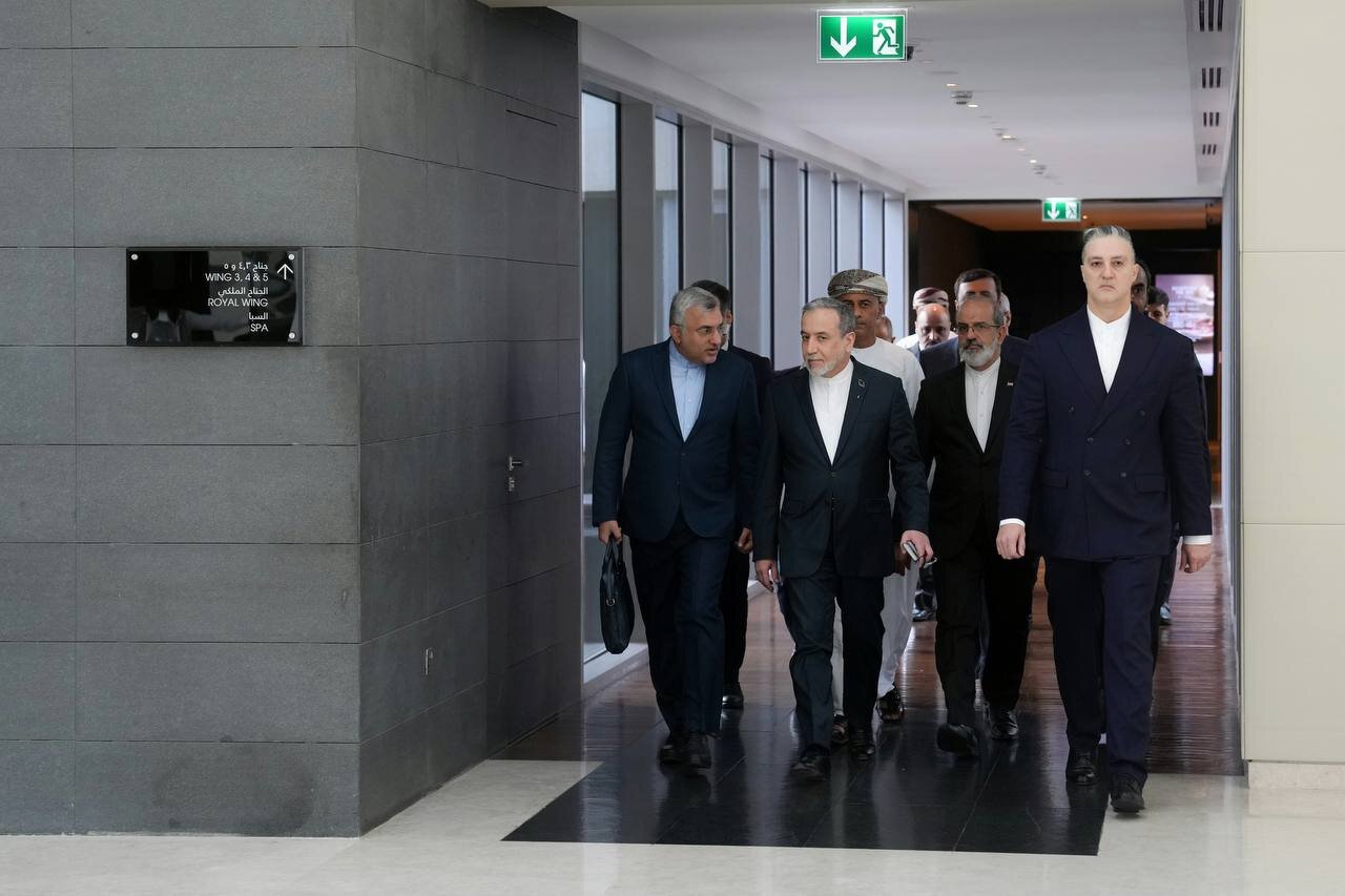 بازی روانی نظامی آمریکا همزمان با آغاز مذاکرات دیپلماتیک