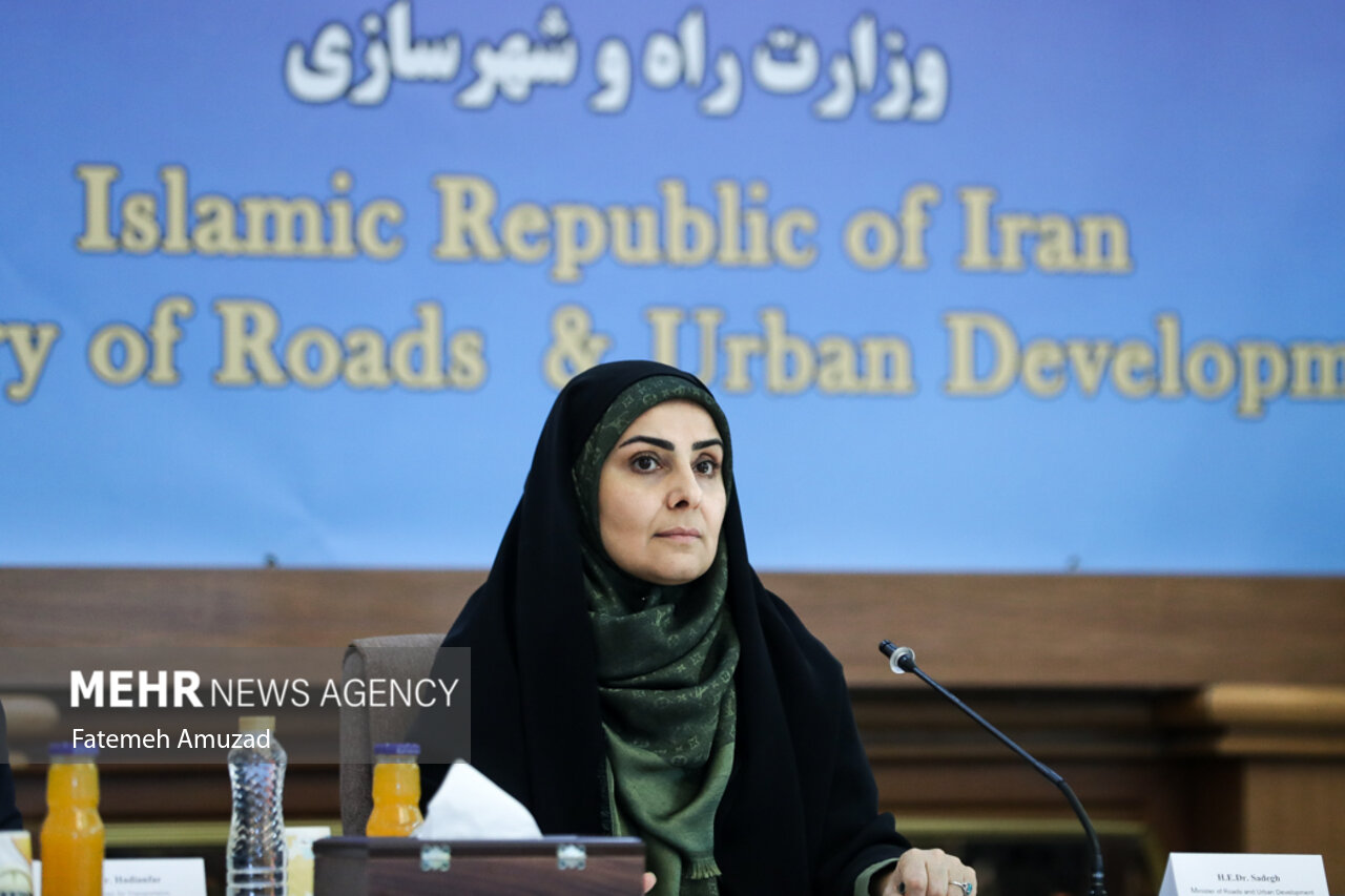 صادق: شریان‌های دریایی ایران، با وجود تمامی فشارها، زنده و جاری است