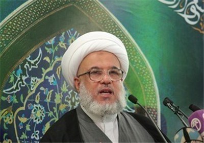 آستان مقدس حسینی: نماینده مرجعیت عراق بر پیکر امام شهید نماز می‌خواند