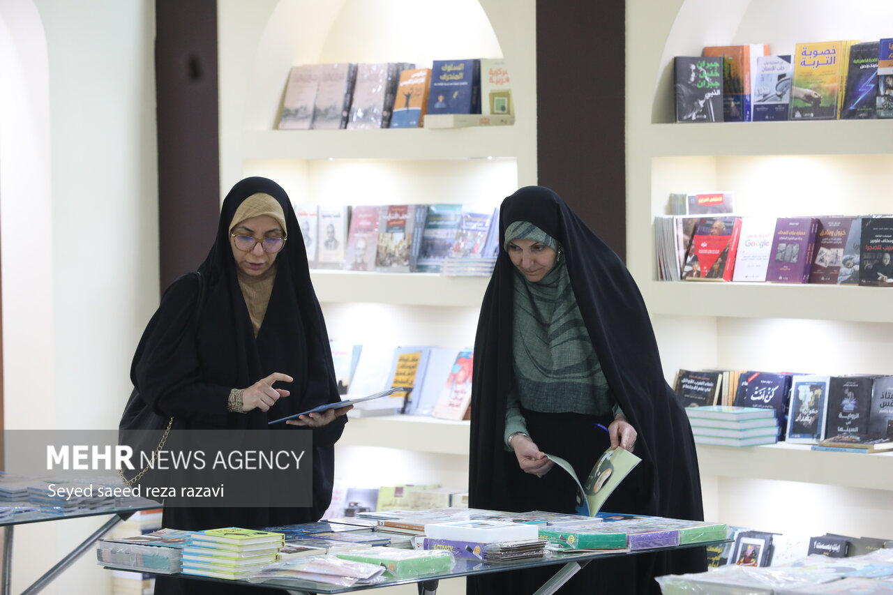تکرار شعار نمایشگاه کتاب قابل نقد است/ «ایران» جان تازه‌ای به آن بخشید