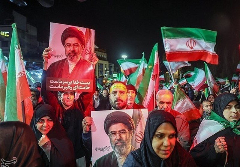 آینده مطمئن انقلاب اسلامی در سایه رهبری آیت‌الله سیدمجتبی خامنه‌ای